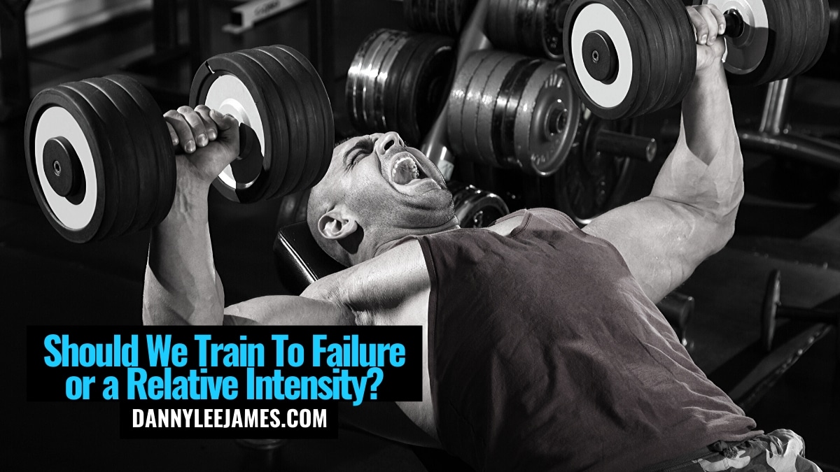 Muscular man training to failure instead of a relative intensity on heavy dumbbell bench press
